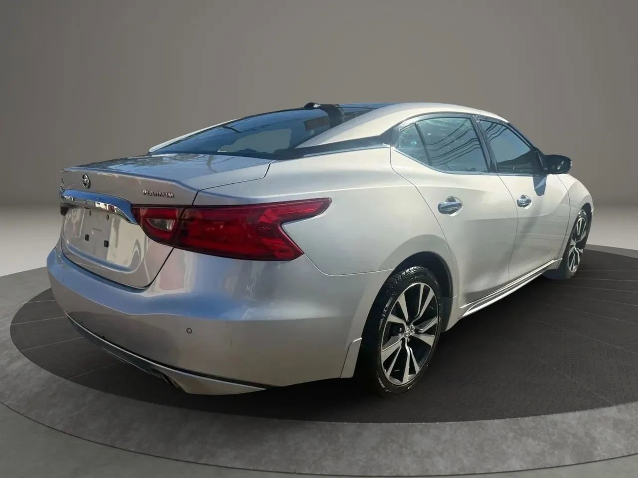 Used 2016 Nissan Maxima Platinum image 5