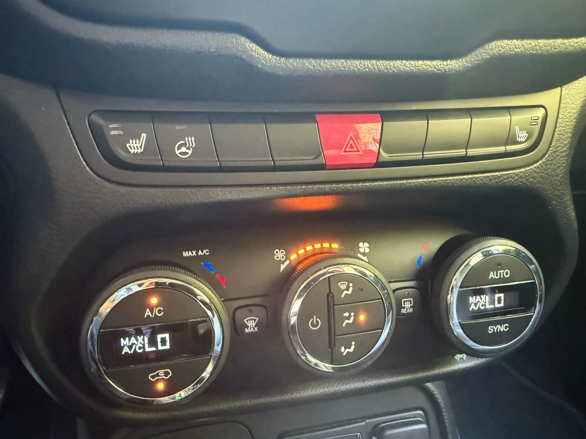 Used 2017 Jeep Renegade Limited image 25