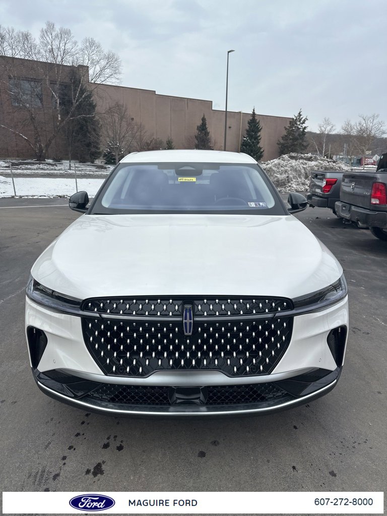 Used 2026 Lincoln Nautilus Premier image 2