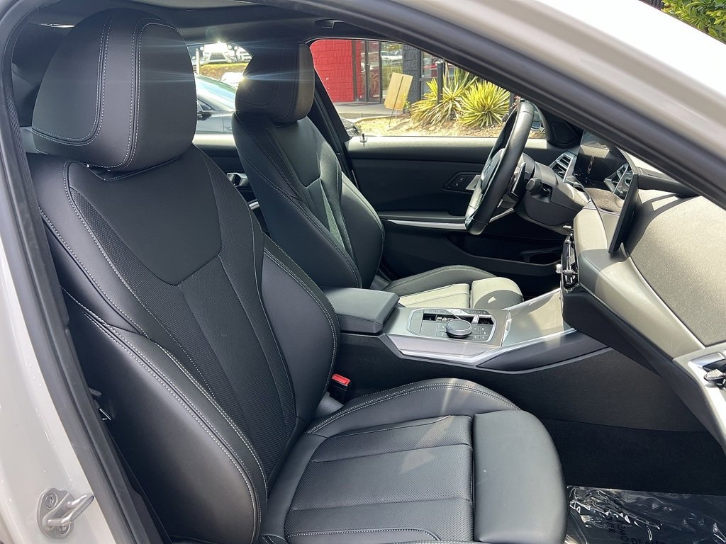 Used 2025 BMW 330i Sedan w/ M Sport Package image 31