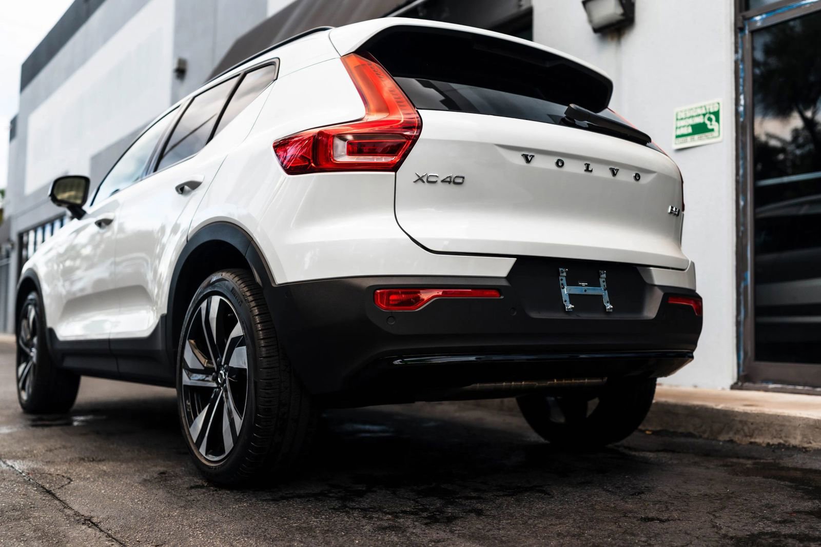 Used 2025 Volvo XC40 B5 Plus w/ Protection Package Premier image 10