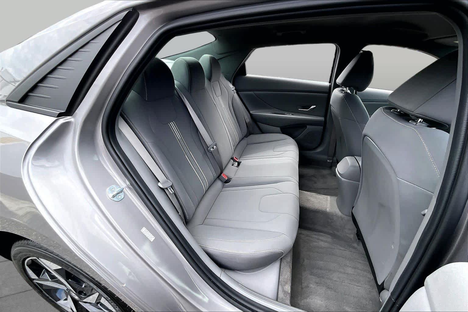 Used 2023 Hyundai Elantra SEL w/ Convenience Package FWD image 20