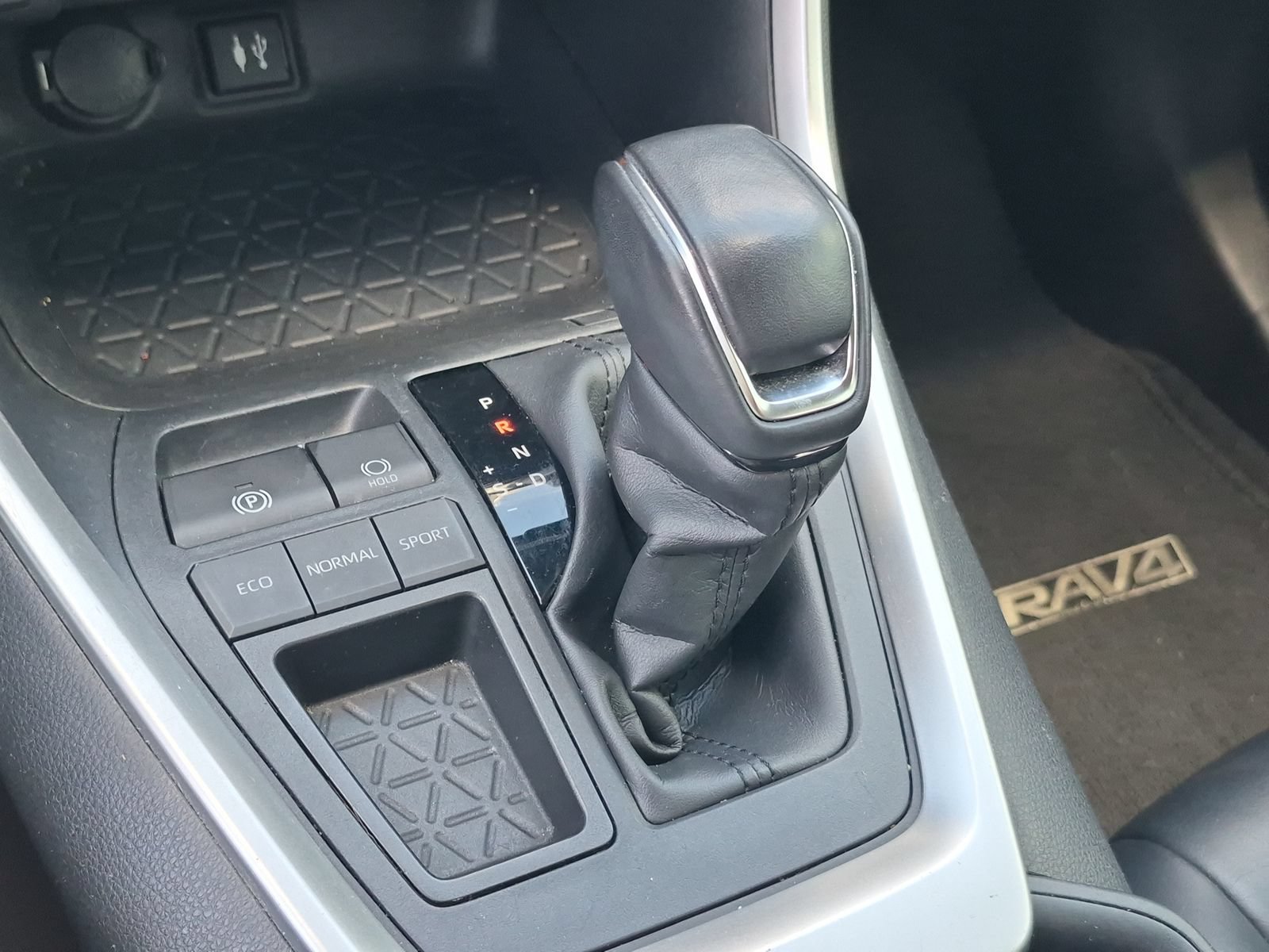 Used 2019 Toyota RAV4 XLE Premium FWD image 15