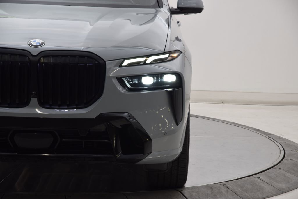 Used 2024 BMW X7 xDrive40i w/ M Sport Package AWD/4WD image 10