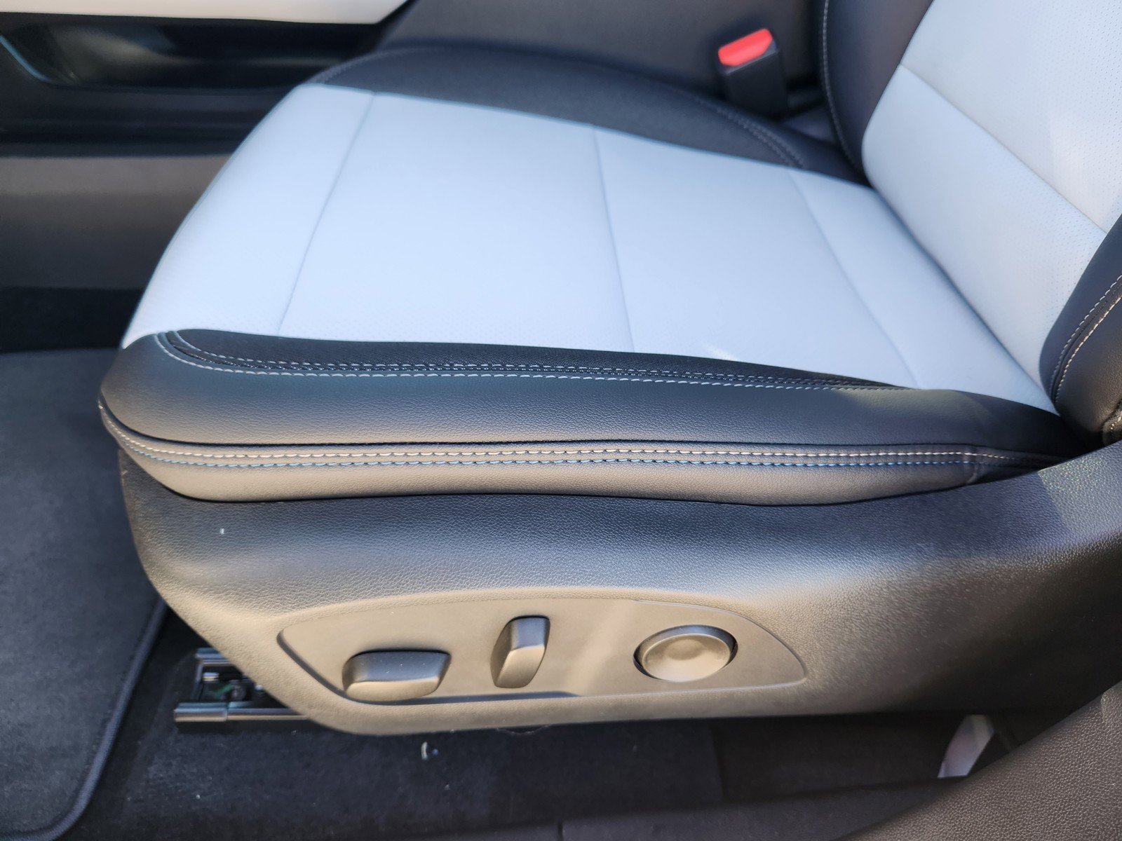 New 2026 Chevrolet Equinox EV LT image 18