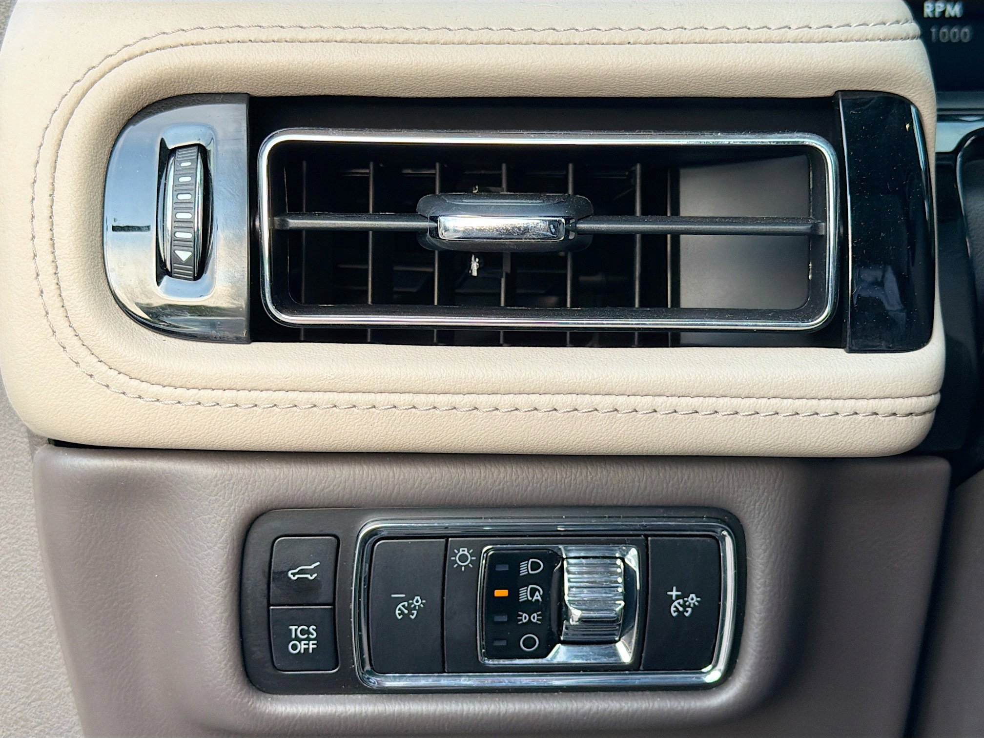 Used 2023 Lincoln Nautilus Reserve image 34