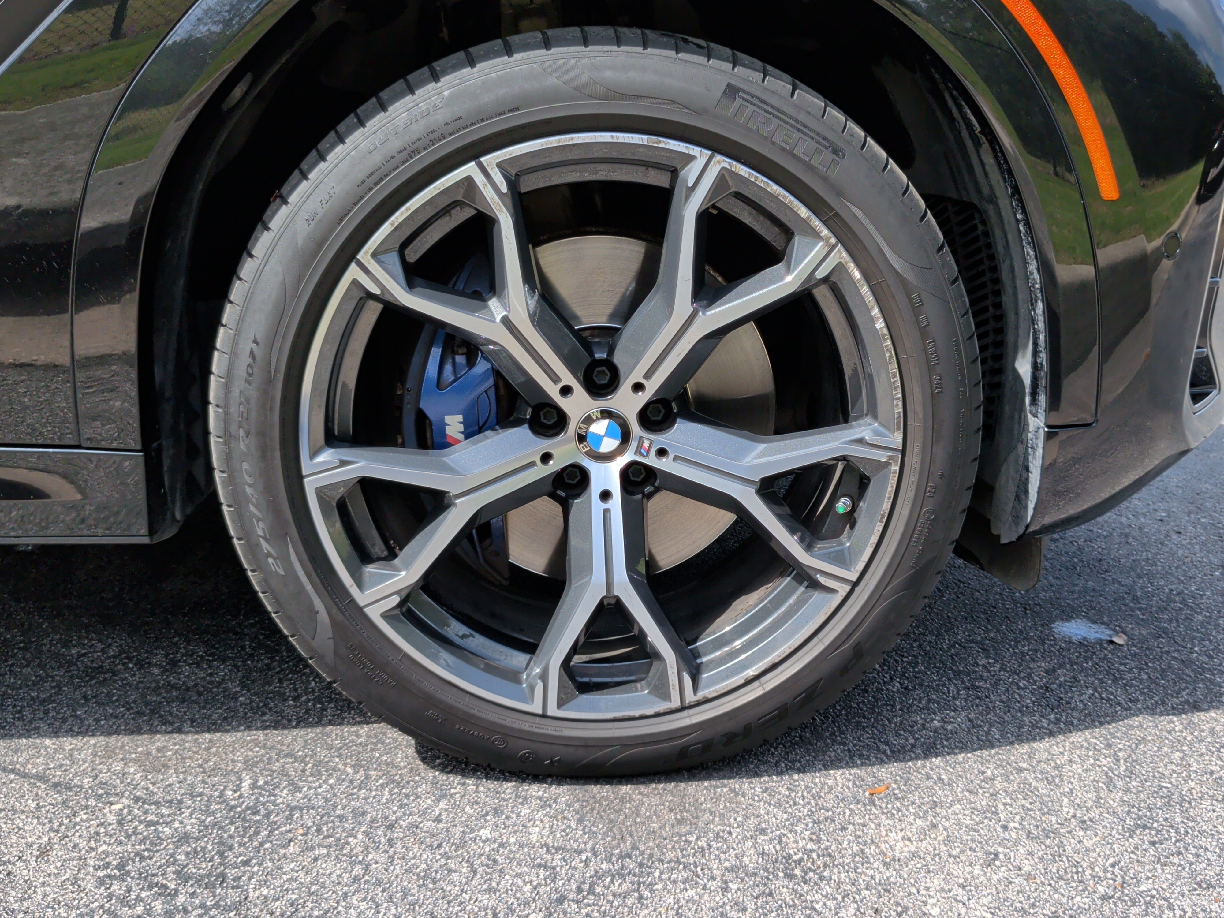 Used 2024 BMW X6 xDrive40i w/ M Sport Professional Package AWD/4WD image 14