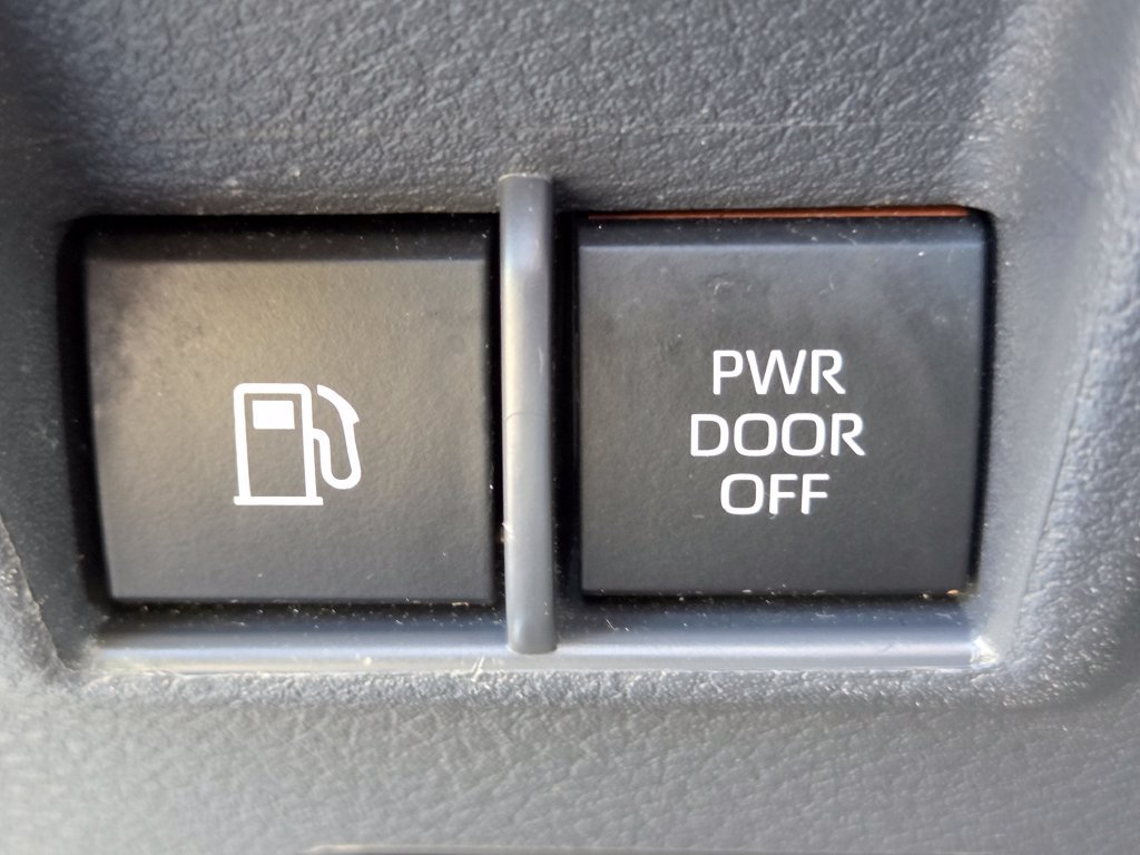 Used 2023 Toyota Sienna XLE FWD image 14