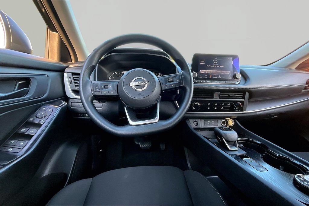 Used 2024 Nissan Rogue S AWD/4WD image 9