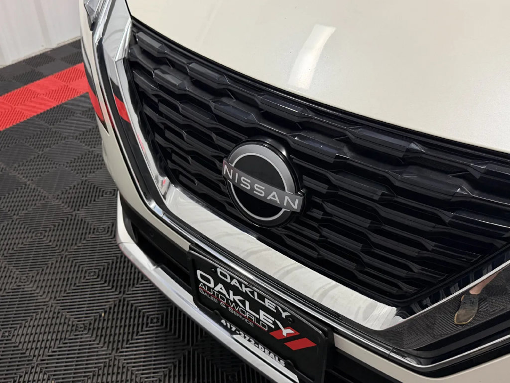 Used 2022 Nissan Rogue Platinum w/ Head-Up Display Package FWD image 8