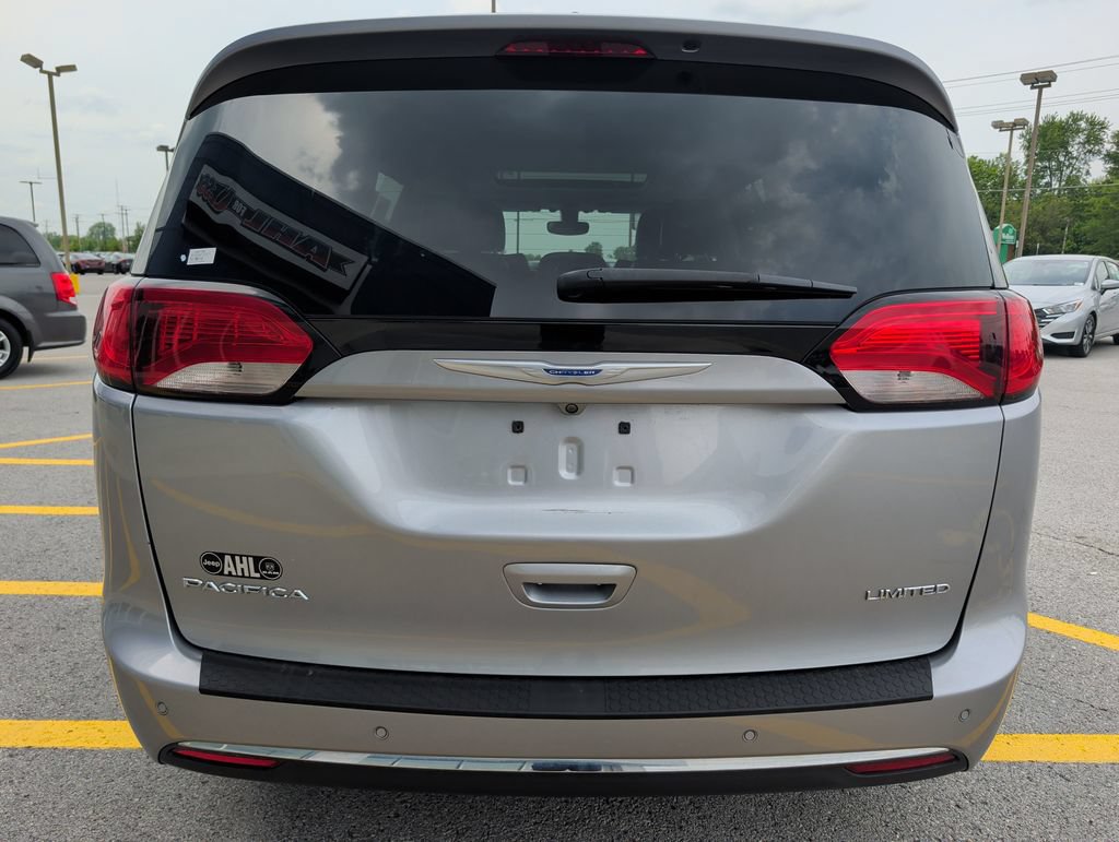 Used 2018 Chrysler Pacifica Limited FWD image 6