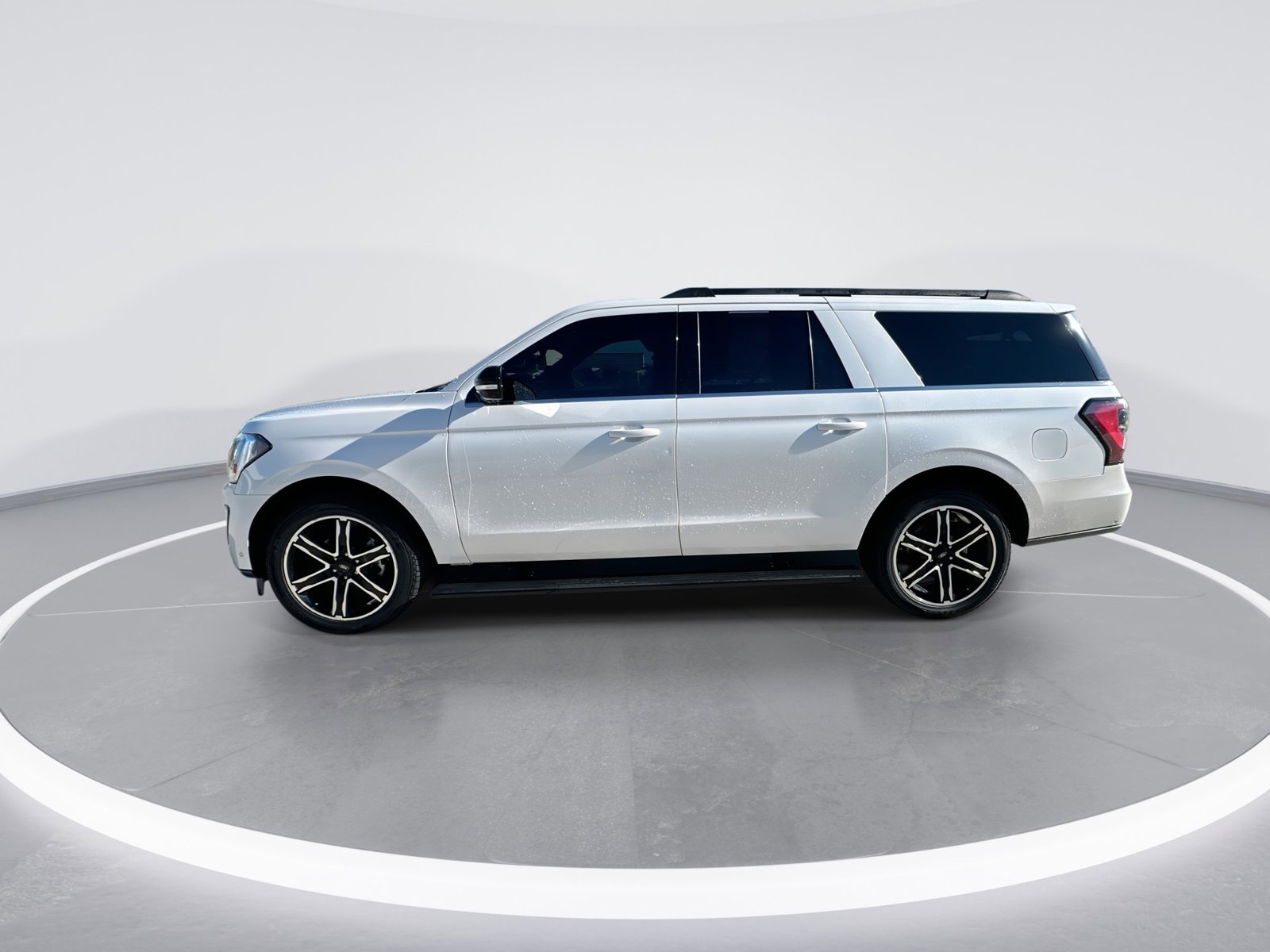 Used 2019 Ford Expedition Max Limited w/ Equipment Group 303A AWD/4WD image 5