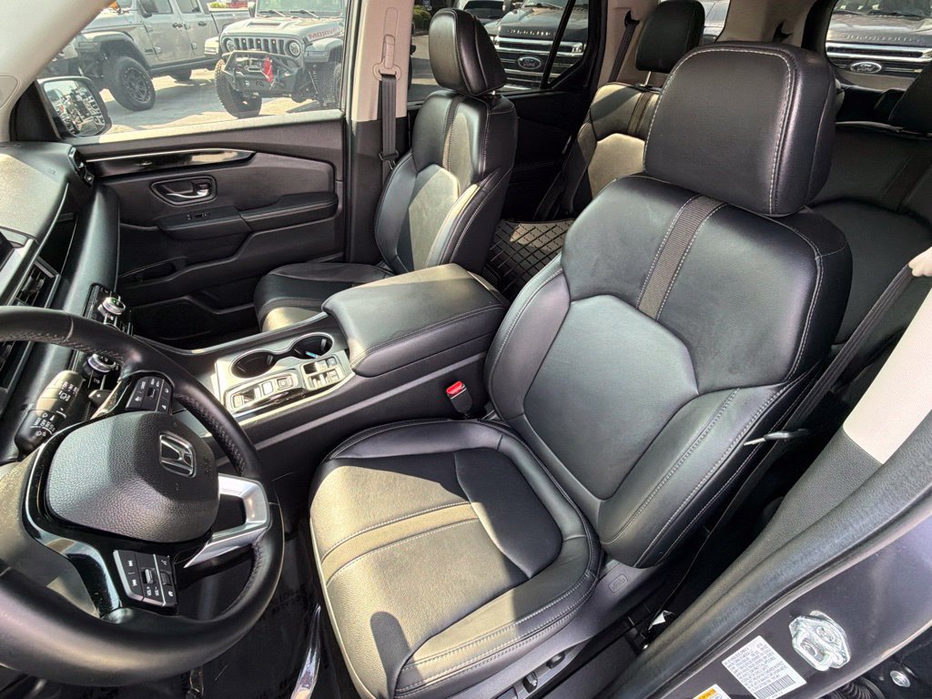 Used 2025 Honda Pilot Touring image 33