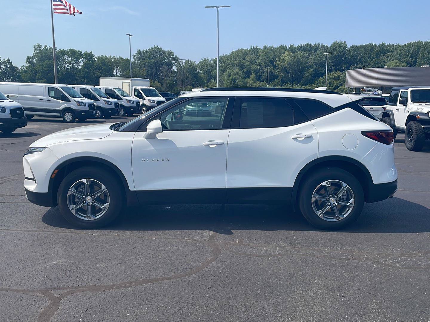Used 2024 Chevrolet Blazer LT w/ Convenience Package FWD image 2
