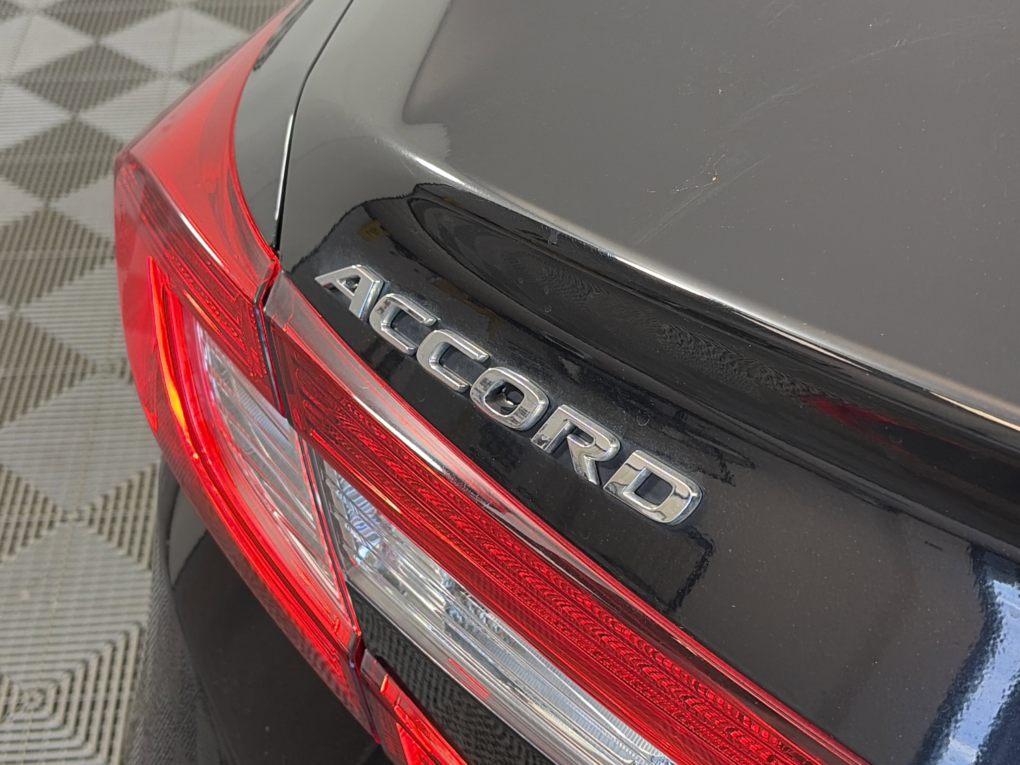 Used 2018 Honda Accord LX image 15