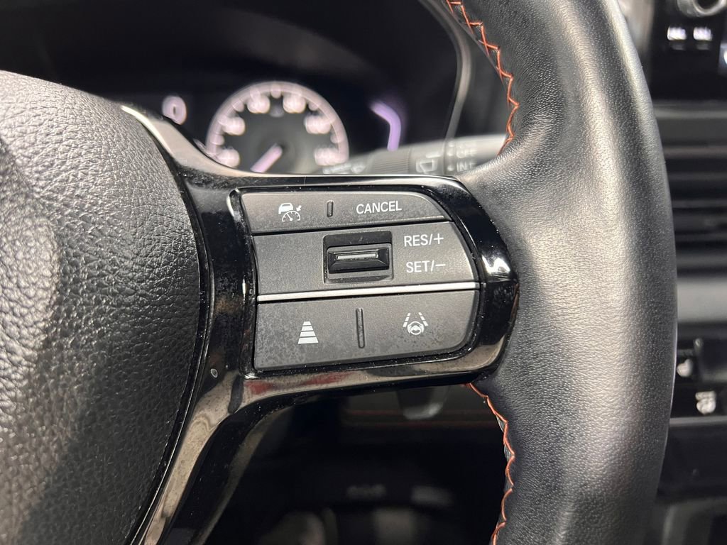 Used 2025 Honda Pilot TrailSport image 11