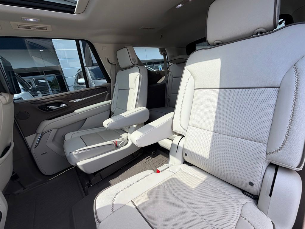 Used 2023 GMC Yukon Denali w/ Advanced Technology Package AWD/4WD image 19