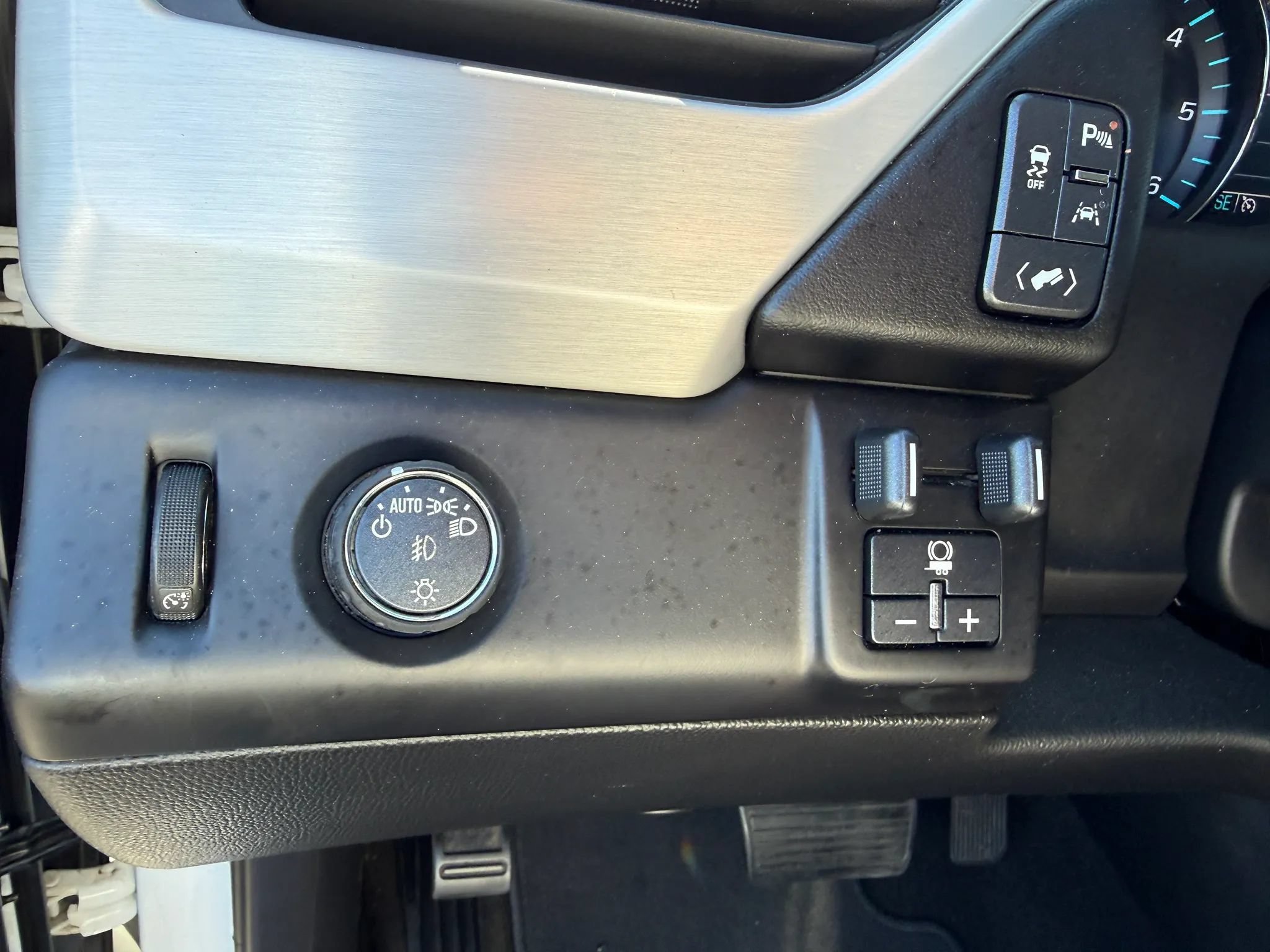 Used 2018 GMC Yukon SLE w/ SLE Value Package RWD image 24