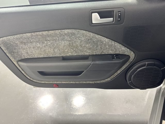 Used 2005 Ford Mustang GT RWD image 18