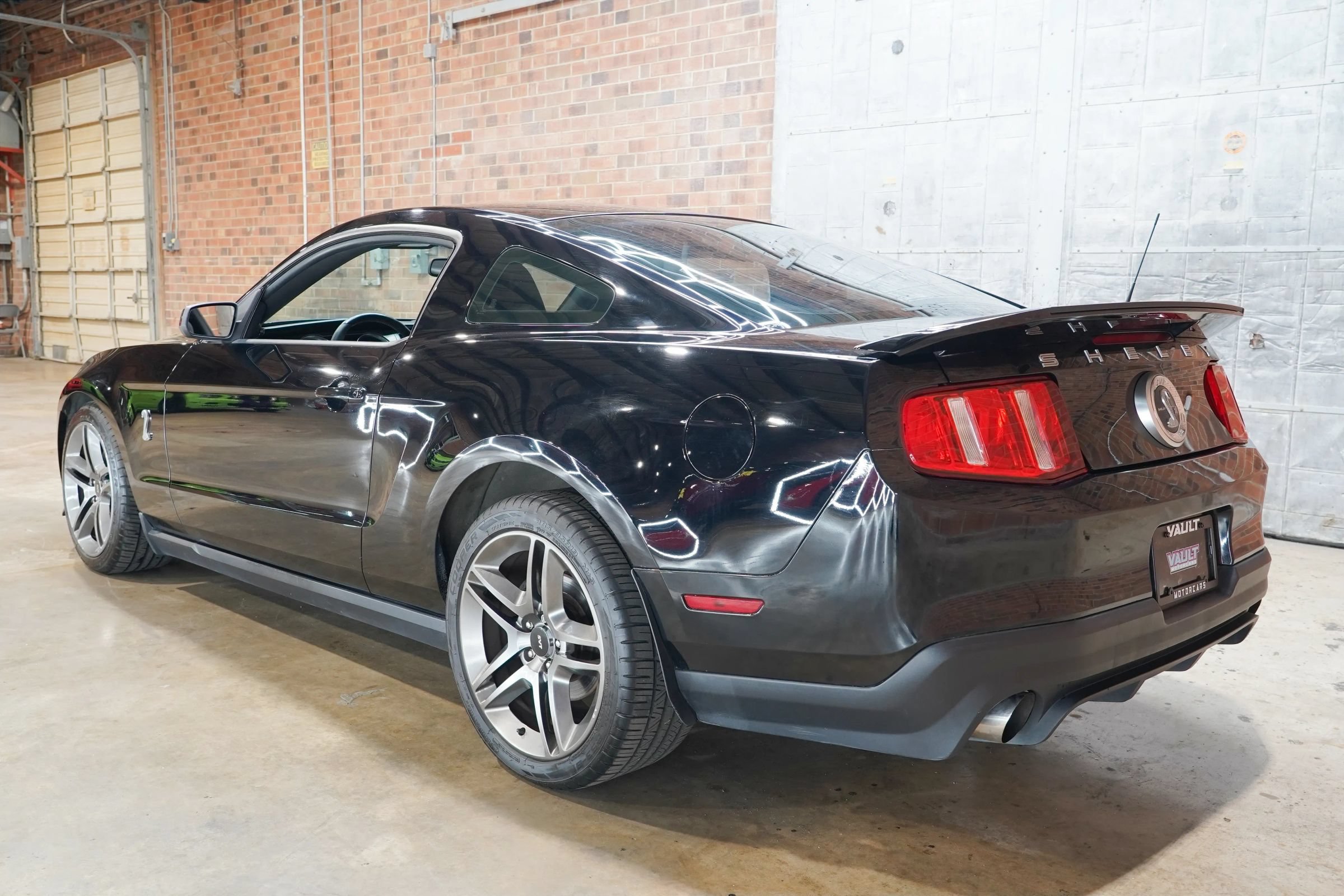 Used 2010 Ford Mustang Shelby GT500 RWD image 9