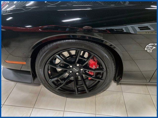 Used 2023 Dodge Challenger SRT Hellcat image 3