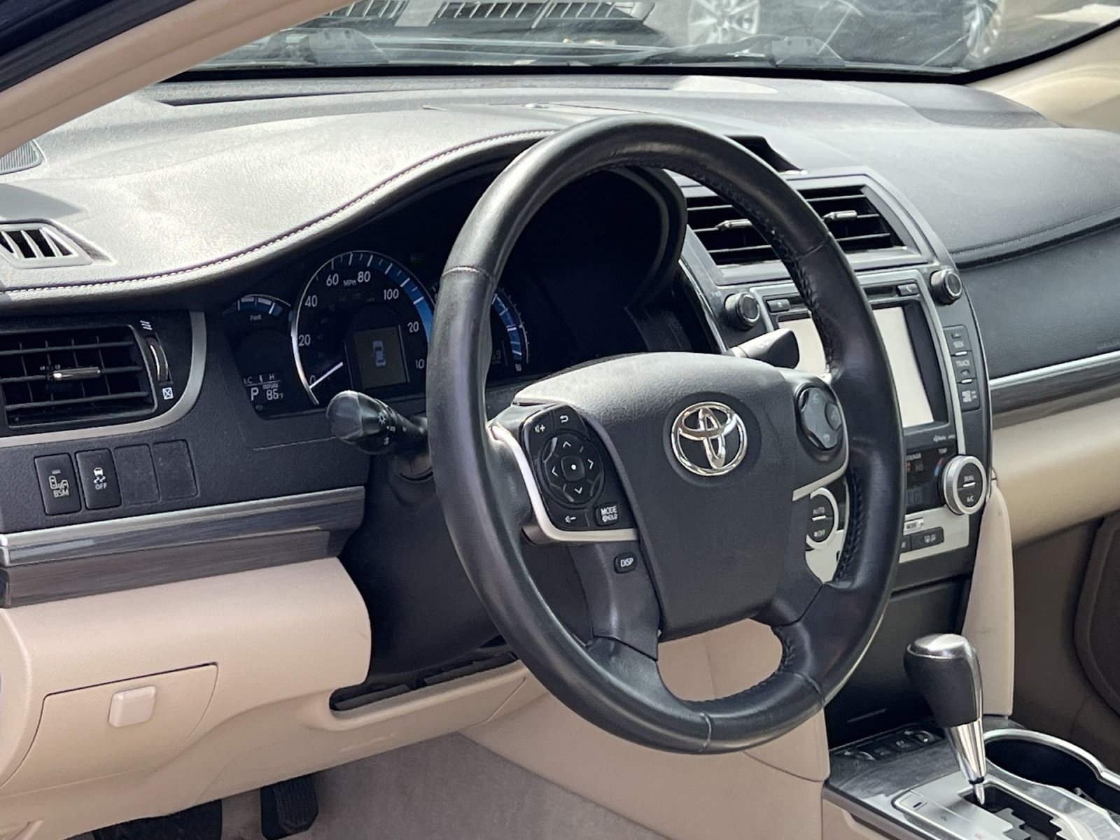 Used 2014 Toyota Camry XLE w/ Leather Package FWD image 12