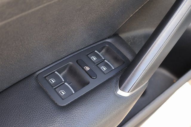 Used 2016 Volkswagen Passat 1.8T S image 12