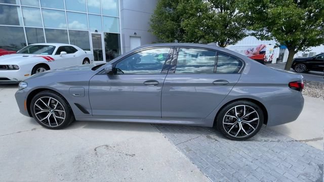Used 2022 BMW 530e xDrive w/ Premium Package AWD/4WD image 7