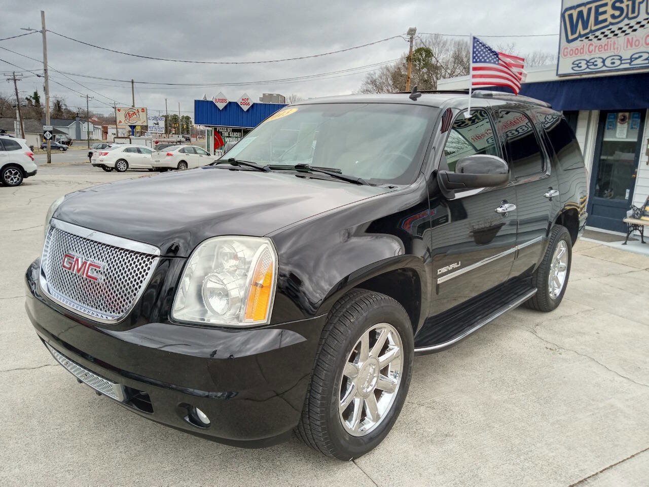 Used 2013 GMC Yukon Denali image 2