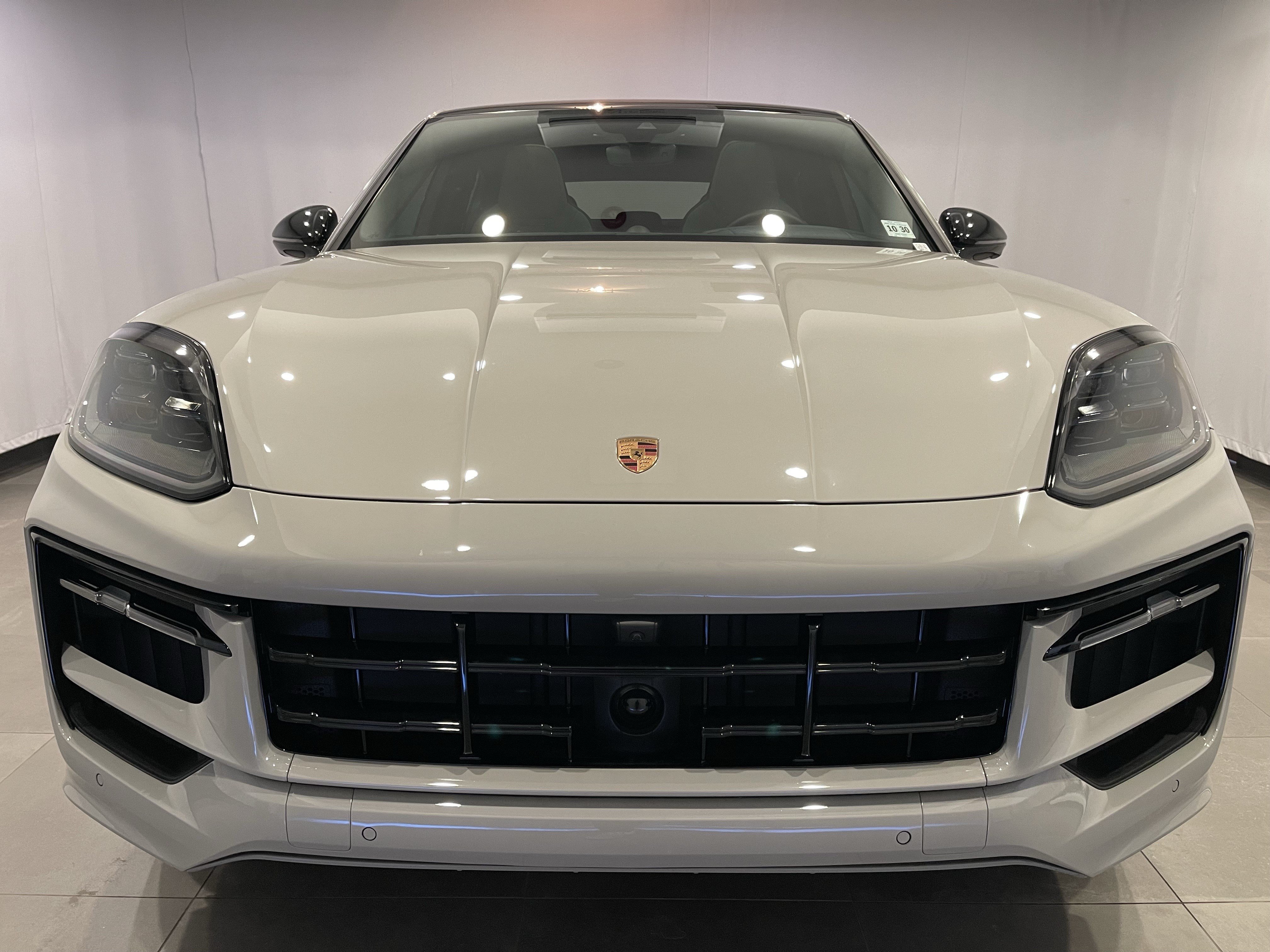 Used 2025 Porsche Cayenne GTS AWD/4WD image 2