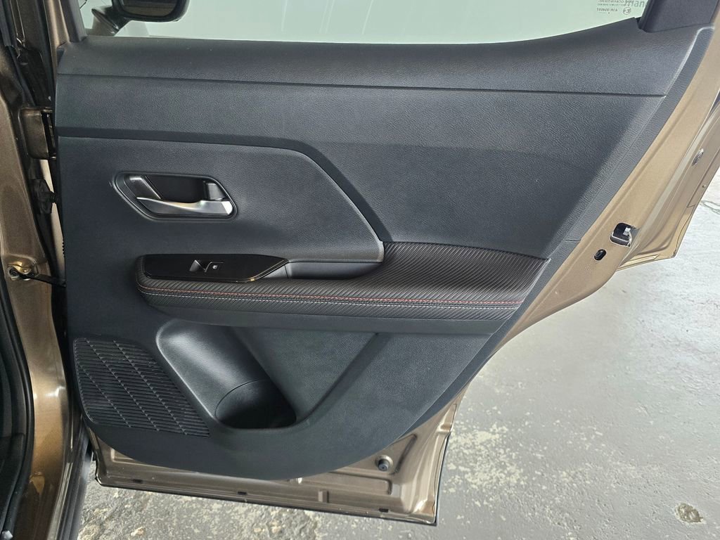 Used 2025 Nissan Kicks SR FWD image 31
