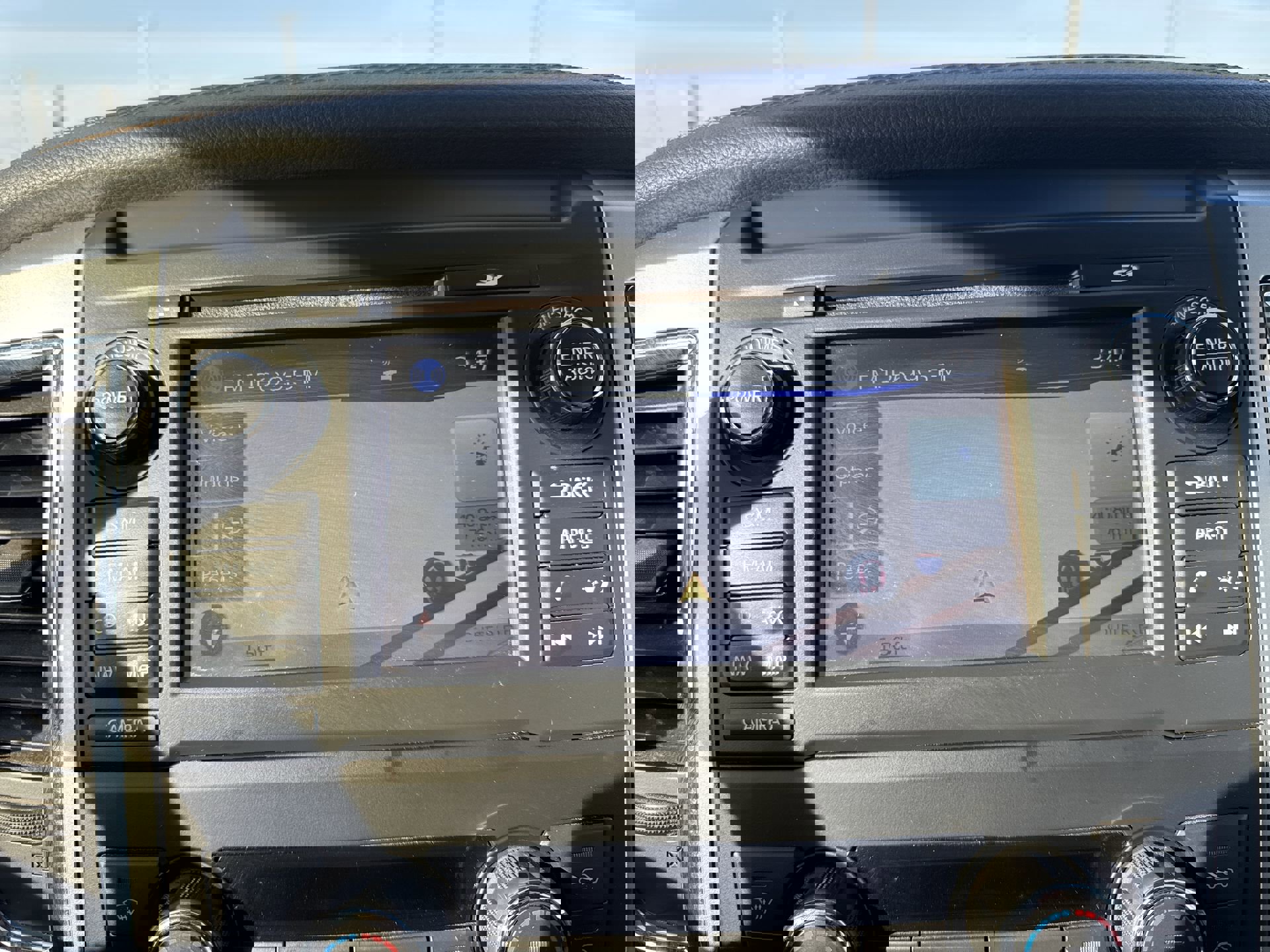 Used 2018 Nissan Titan SL w/ Chrome Package image 18