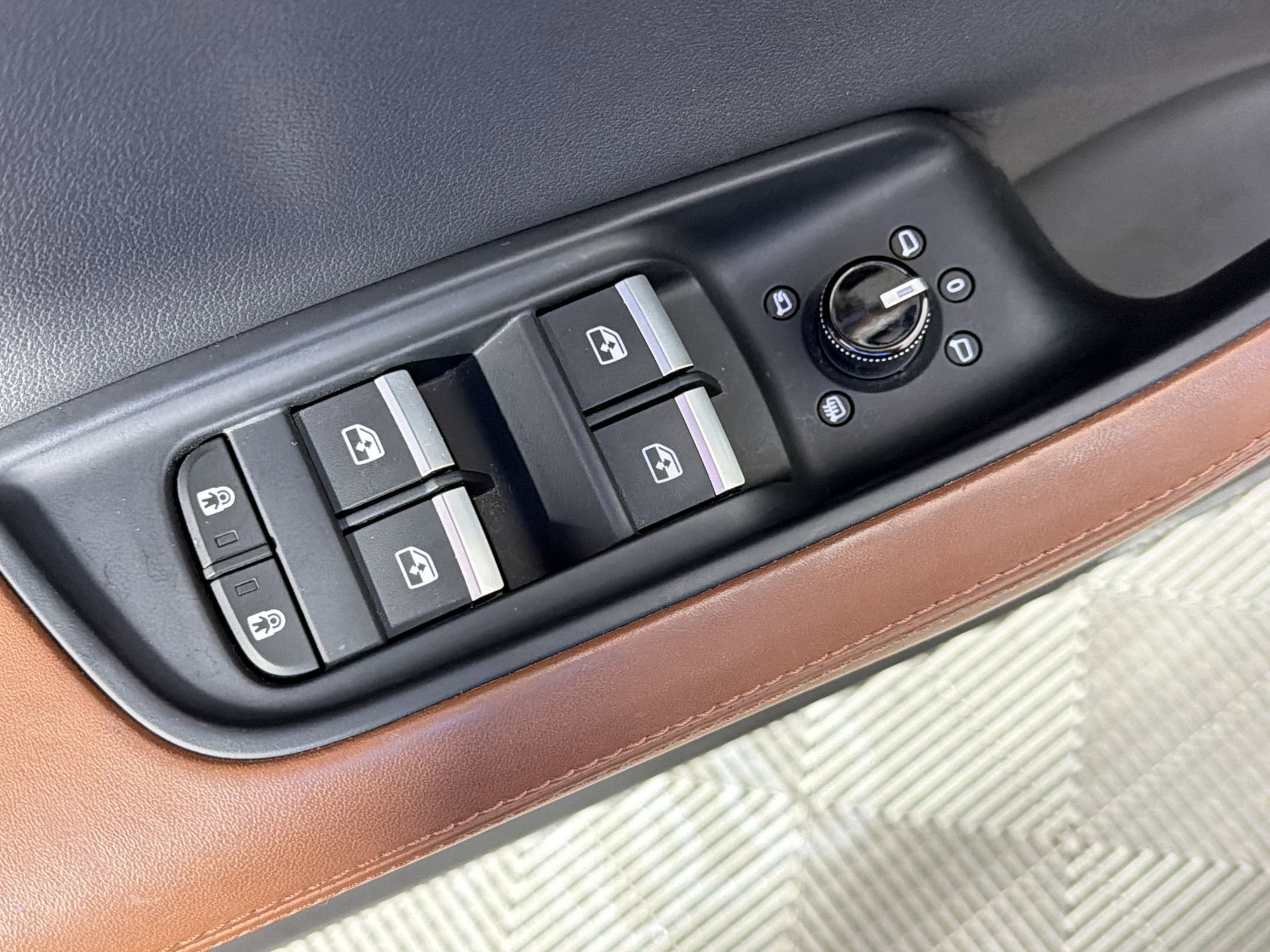 Used 2022 Audi Q8 Prestige image 13