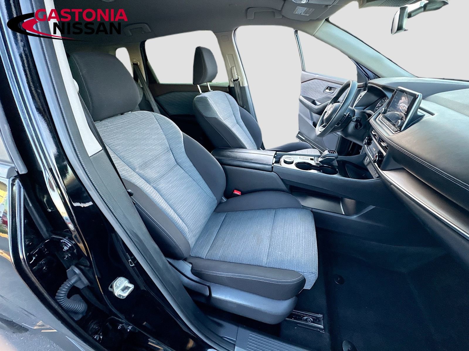 Used 2023 Nissan Rogue SV image 35