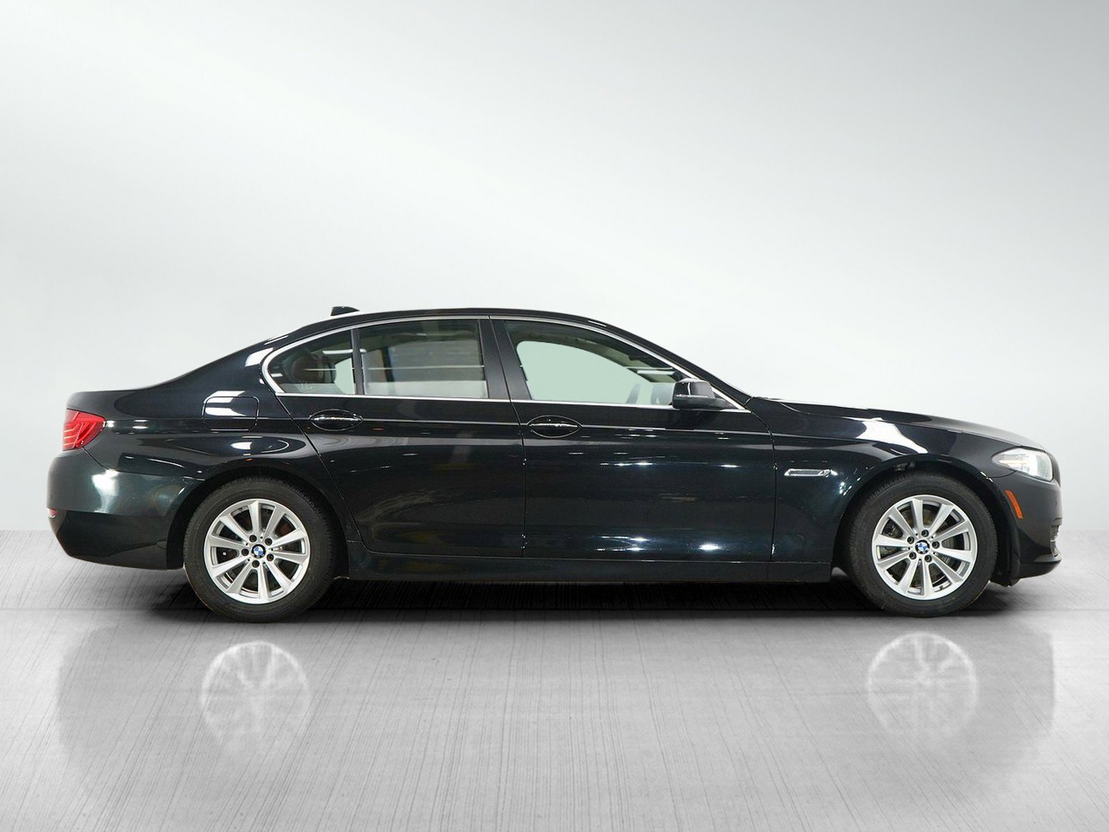 Used 2014 BMW 528i xDrive Sedan AWD/4WD image 6