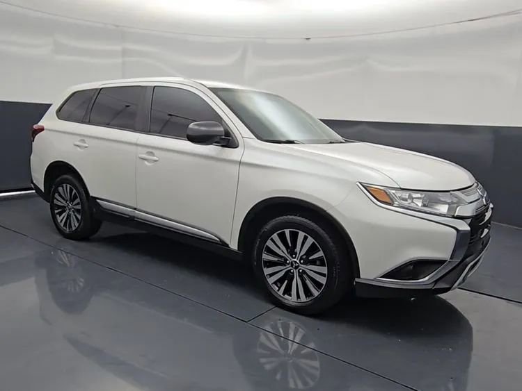 Used 2020 Mitsubishi Outlander SE AWD/4WD image 3