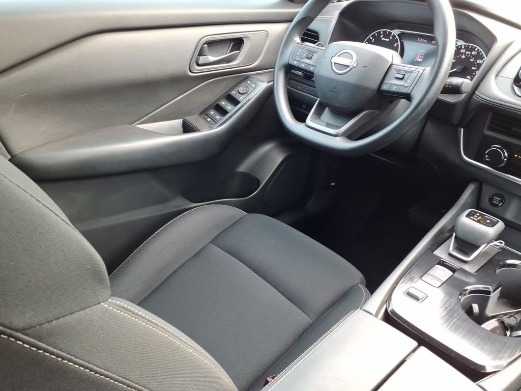 Used 2025 Nissan Rogue S FWD image 9