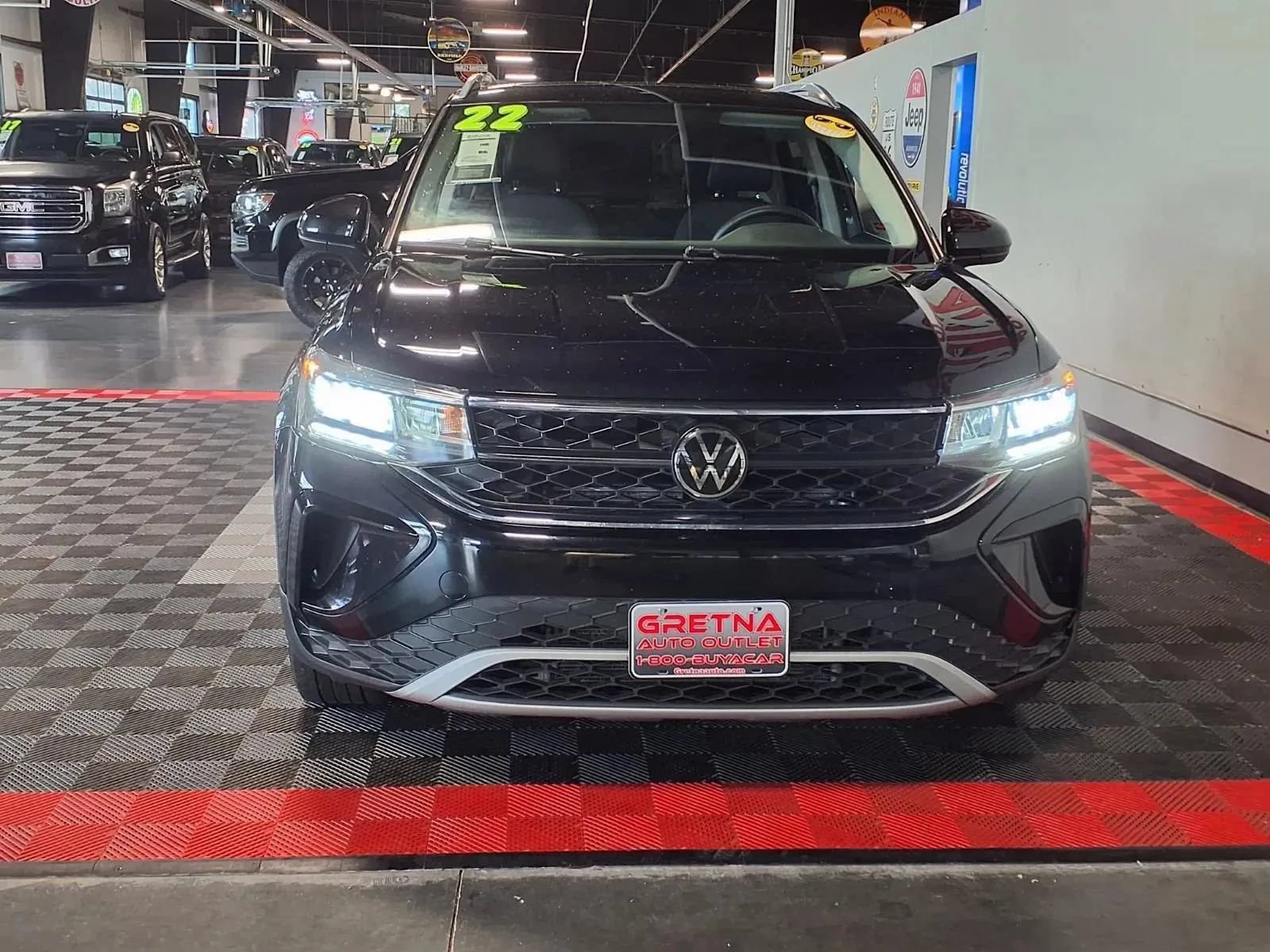 Used 2022 Volkswagen Taos SE FWD image 3