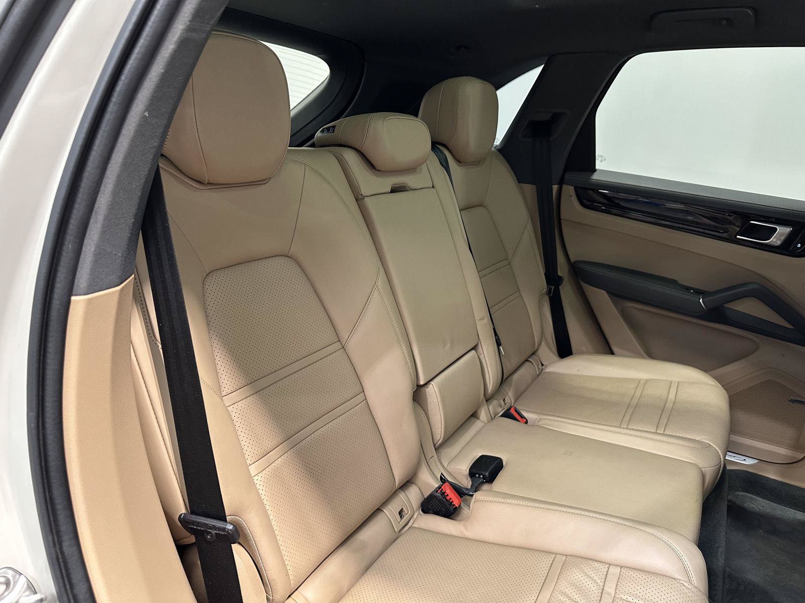 Used 2020 Porsche Cayenne AWD/4WD image 40