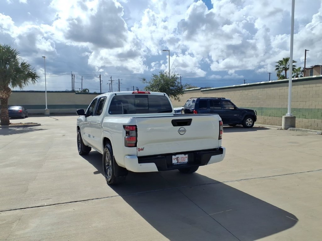Used 2025 Nissan Frontier SV RWD image 3