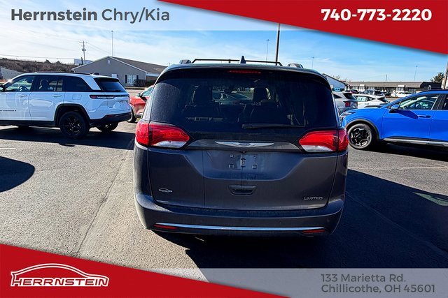 Used 2018 Chrysler Pacifica Limited w/ Tire & Wheel Group image 32