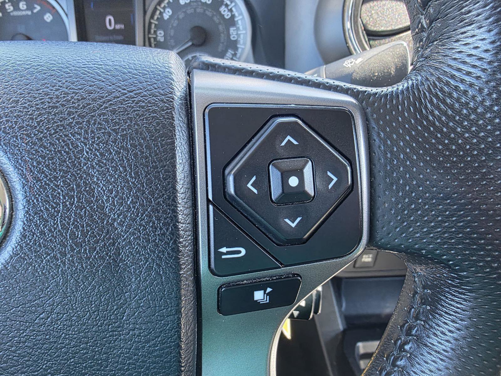 Used 2016 Toyota Tacoma SR5 w/ SR5 Appearance Package (SN) image 16