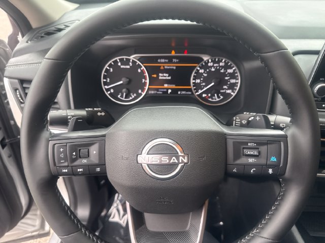 Used 2025 Nissan Rogue SV w/ SV Premium Package FWD image 12