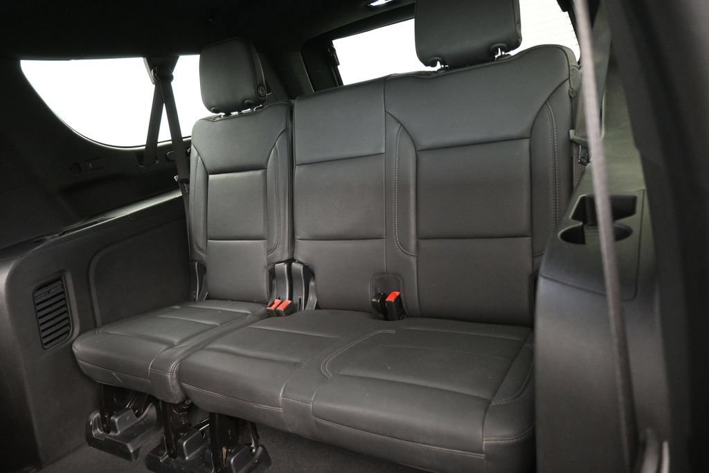 Used 2025 Chevrolet Suburban LT RWD image 38