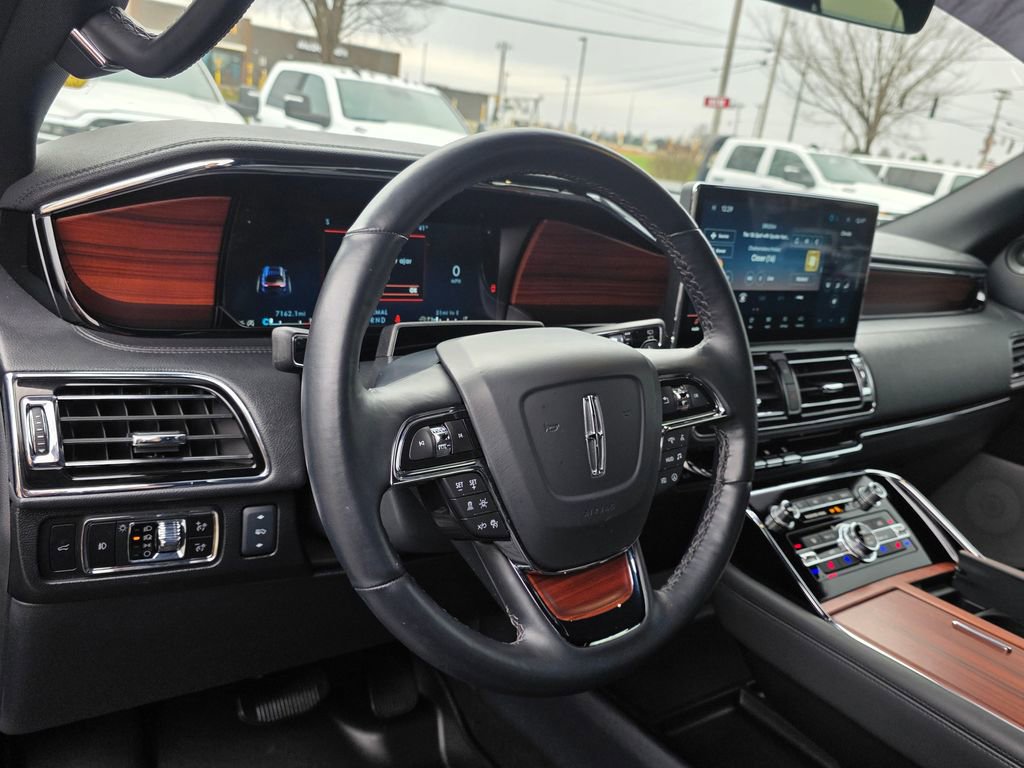 Used 2024 Lincoln Navigator Reserve image 12