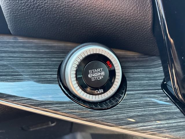 Used 2022 Jeep Wagoneer Series III w/ Flexible Seating Group image 18