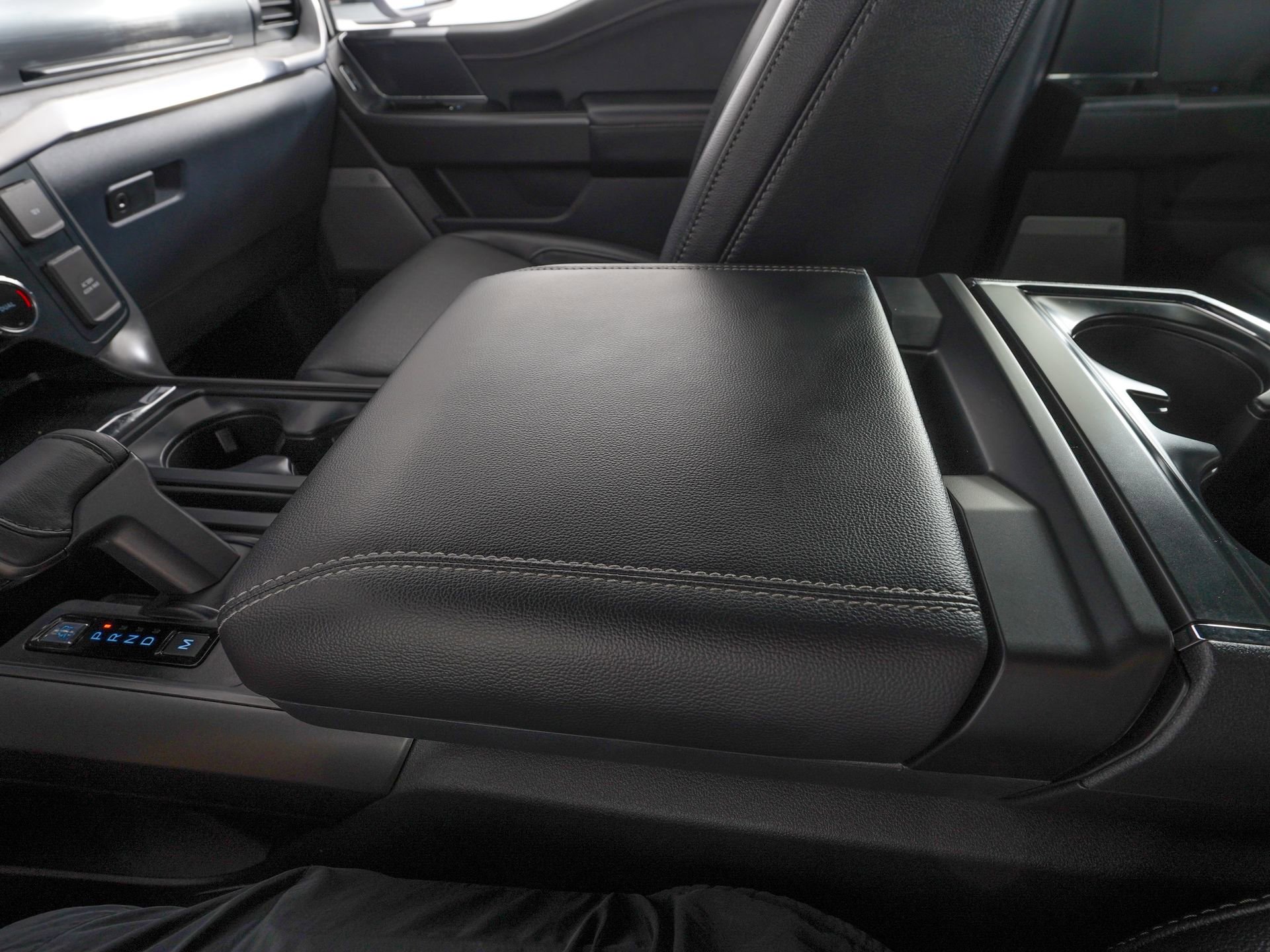 Used 2025 Ford F150 Lariat w/ Equipment Group 501A Mid image 27