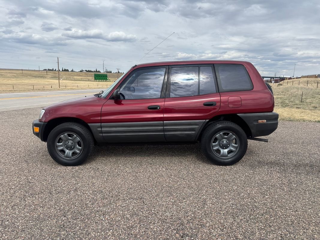 Used 1999 Toyota RAV4 2WD 4-Door image 2