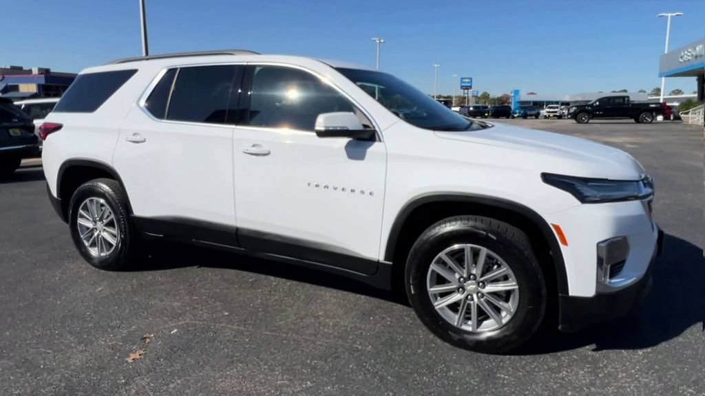 Certified 2022 Chevrolet Traverse LT FWD image 2