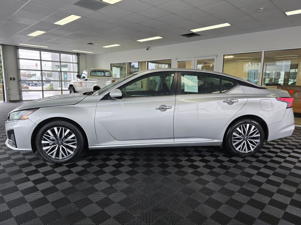 Used 2023 Nissan Altima 2.5 SV image 7